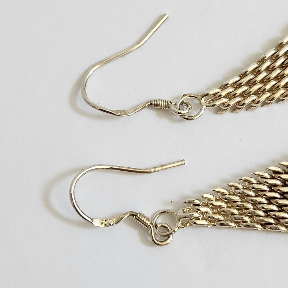 The Linked Silver 925 Triangle Earrings - Picture 8 of 10